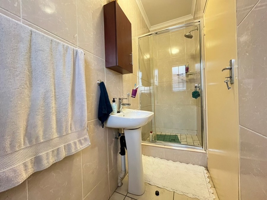 3 Bedroom Property for Sale in Waterkloof East North West